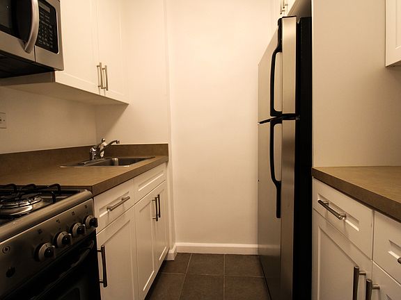 5th image of 320 E 58th St APT 10D