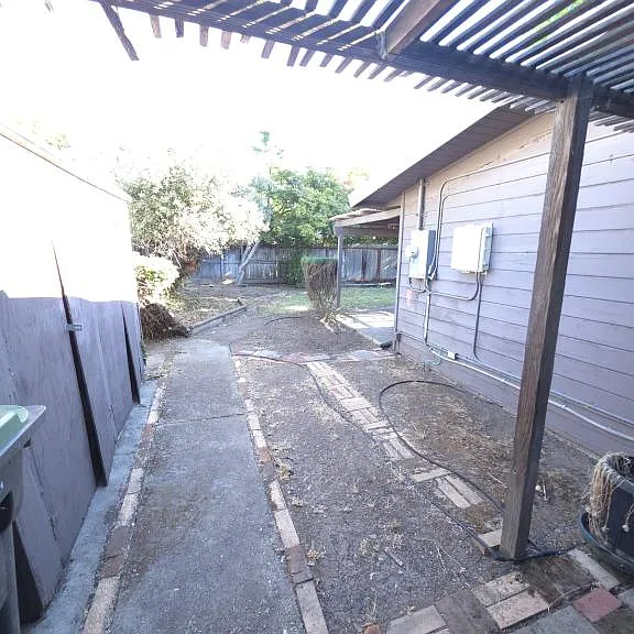 2217 Polk Way — Photo 15