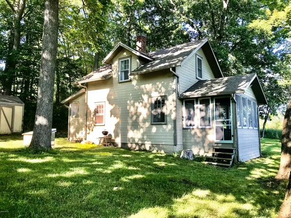 10998 Carlton Center Rd, Woodland, MI 48897