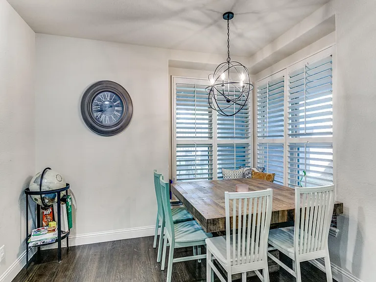 Breakfast area off of kitchen and living
