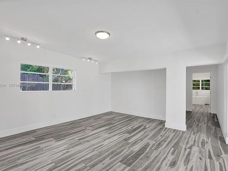19260 NE 22nd Ave — Photo 20