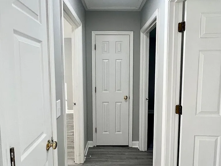 Two bedroom, one bath apartment in Burlington — Photo 17