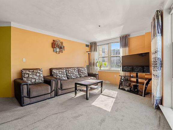 4th image of 113 Sumner St #23