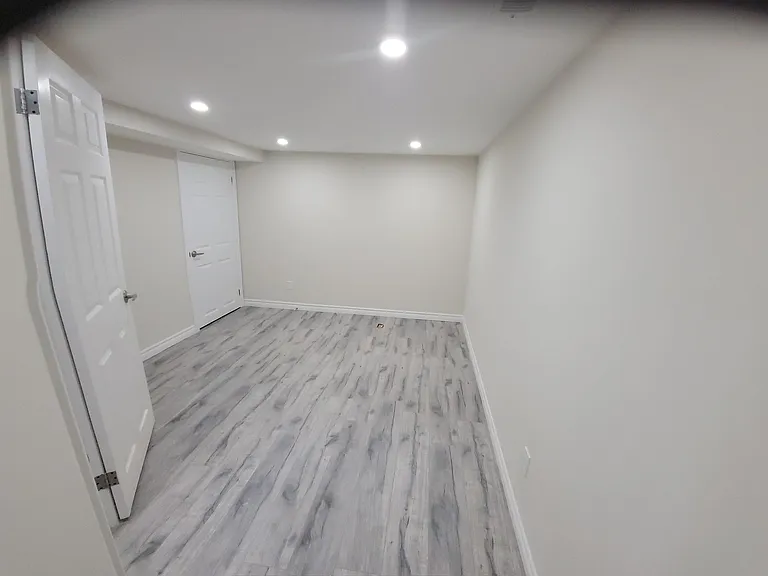 498 Wilson Rd S #BASEMENT — Photo 15