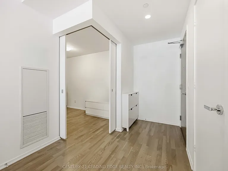 1 Bloor St E #3308 — Photo 6