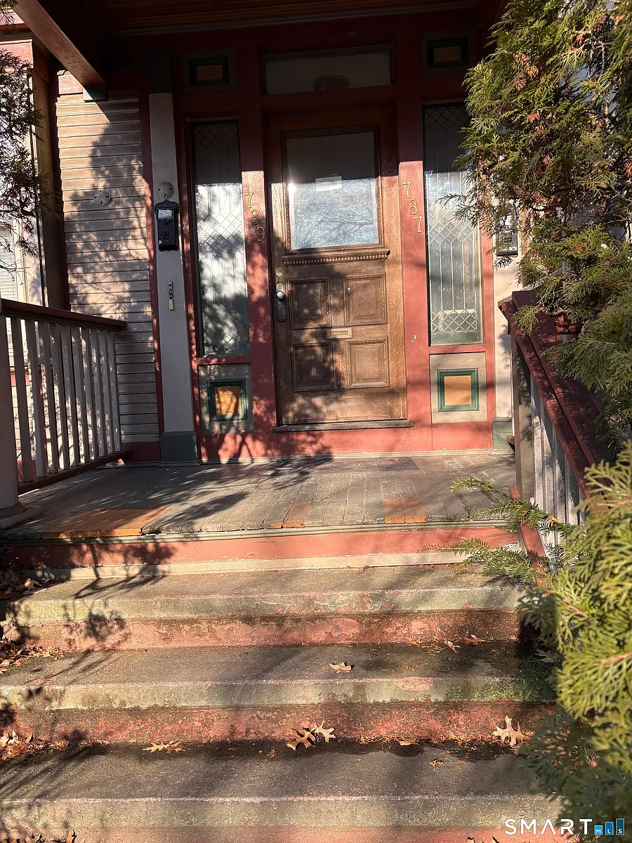 Building Photo - 787 Elm St #1