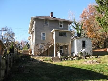 2nd image of 915 Weaver St