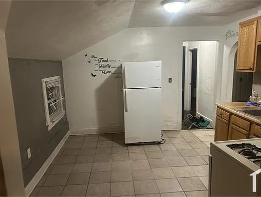 14113 Maple Ave #UP — Photo 4
