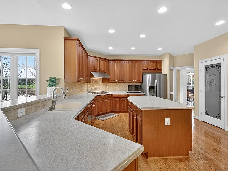 401 Hilton Head Ct — Photo 22