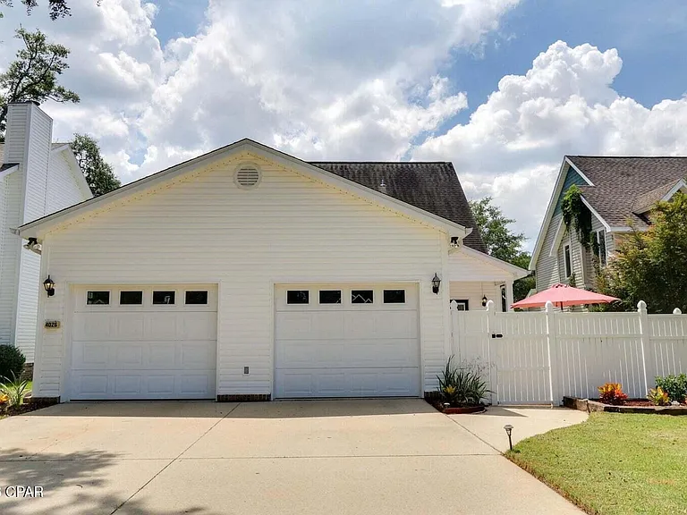 4026 Oak Forest Dr — Photo 8