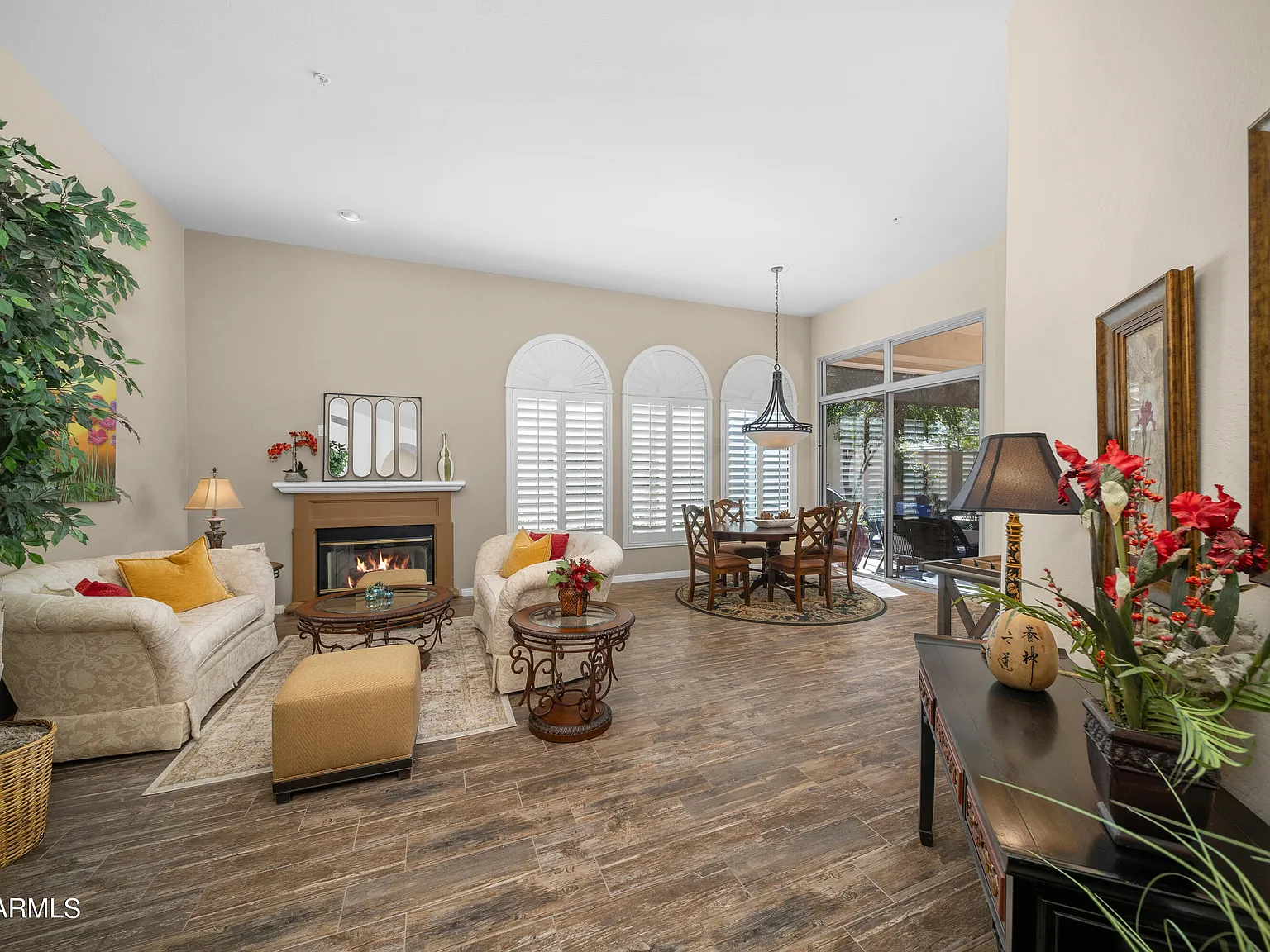 3 bed, 2.0 bath, 2366 sqft, $4,200 — Photo 3