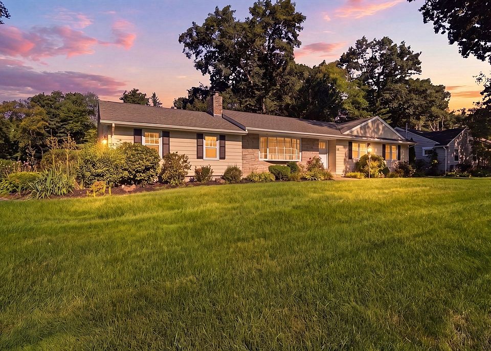 1st image of 80 Lynnwood Dr