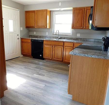 4th image of 205 W Tacoma Ave