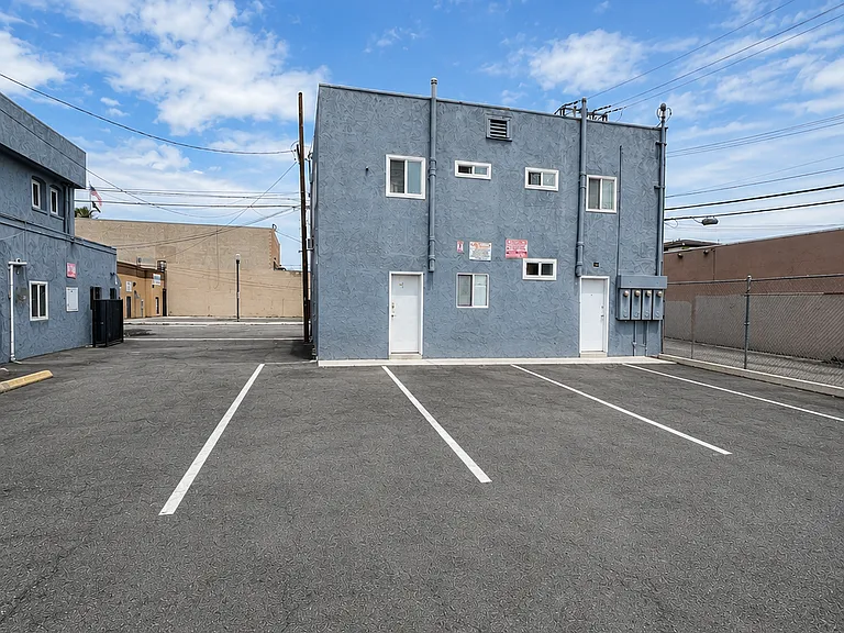 110 N 5th St #6 — Photo 8