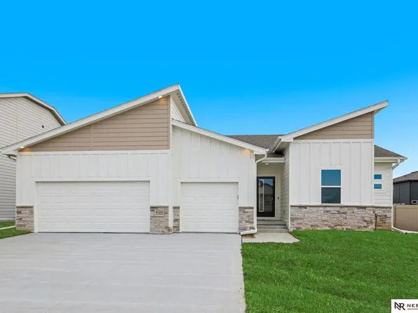 4509 S 213th St, Elkhorn, NE 68022