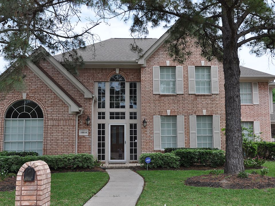 1st image of 19614 Powerscourt Dr