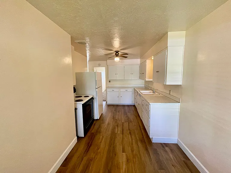 723 NW 5th St — Photo 12