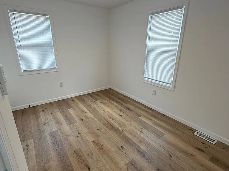 405 E Cowing Dr — Photo 14