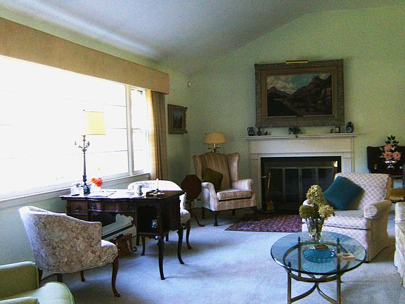 Living room/Fpl/Vaulted ceiling