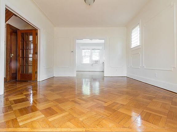 3rd image of 9014 New York Ave
