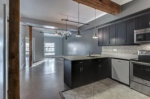 2 bed, 854 sqft, $2,400 — Photo 2