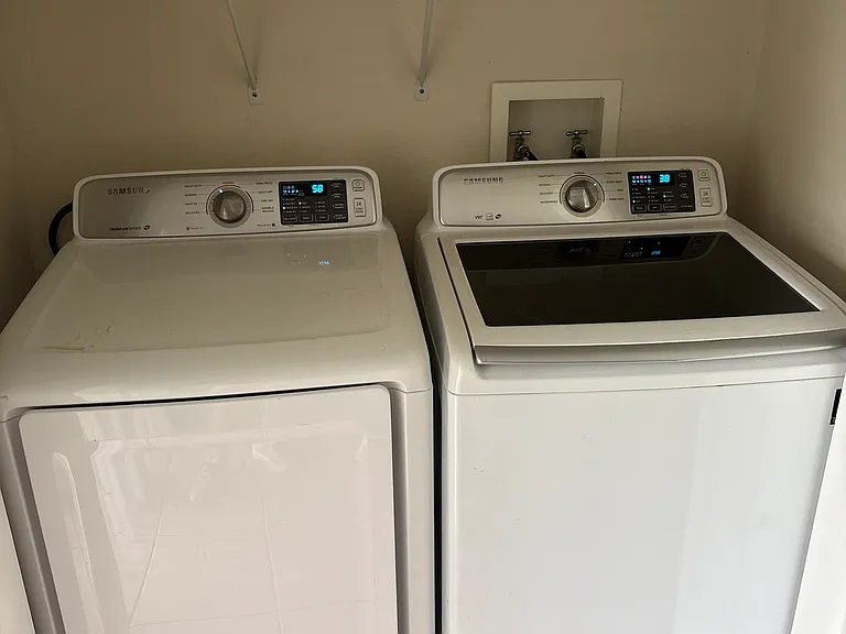 Washer & dryer included