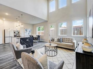 1412 W 34th 1/2 St, Houston, TX 77018