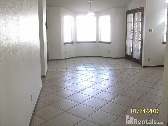 4th image of 661 Bristol Dr