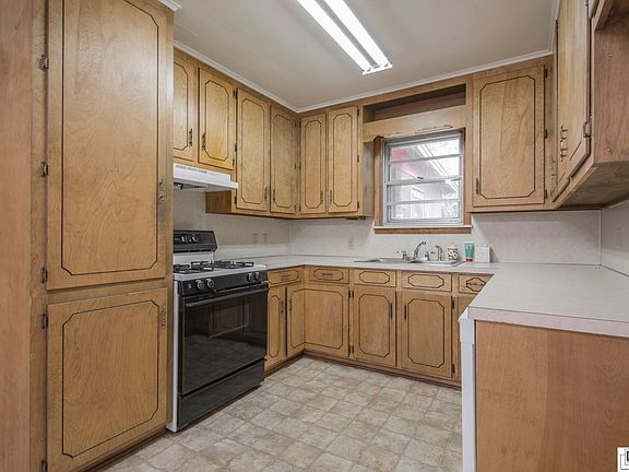 3rd image of 209 Carter Dr