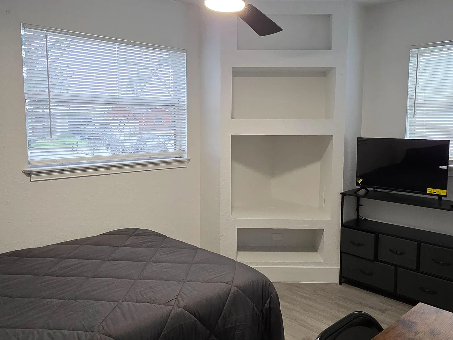 4 bed, 2.0 bath, 1425 sqft, $910 — Photo 2