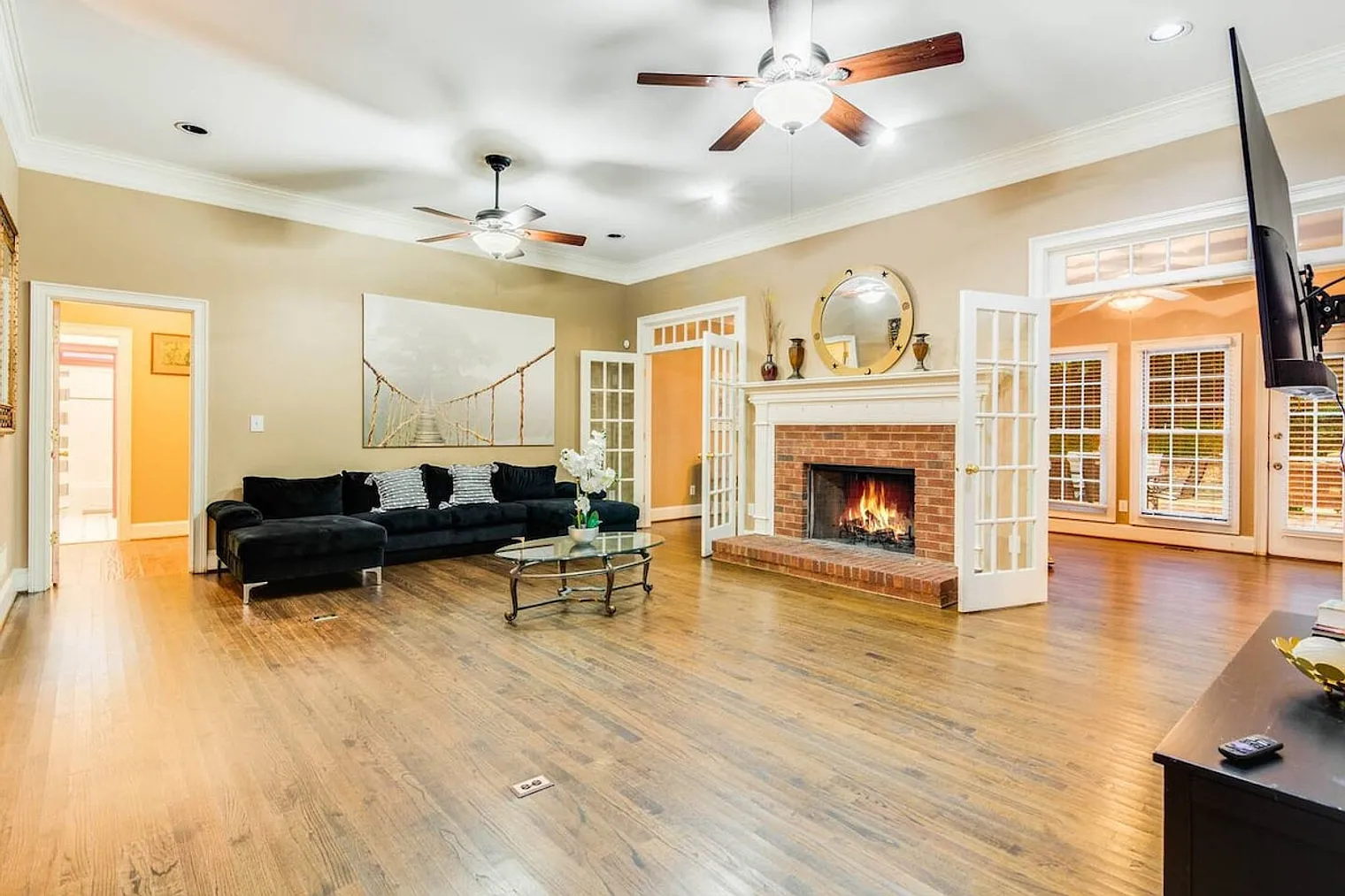 5 bed, 3.0 bath, 5446 sqft, $9,165 — Photo 4