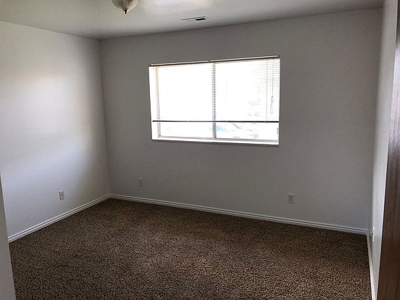 Front bedroom 