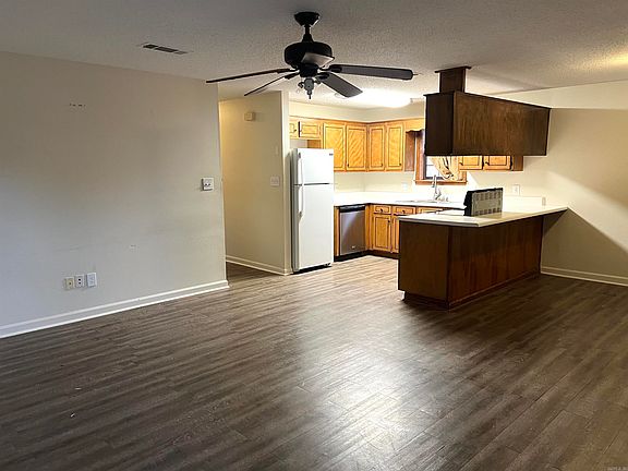 3rd image of 105 Nicole Dr