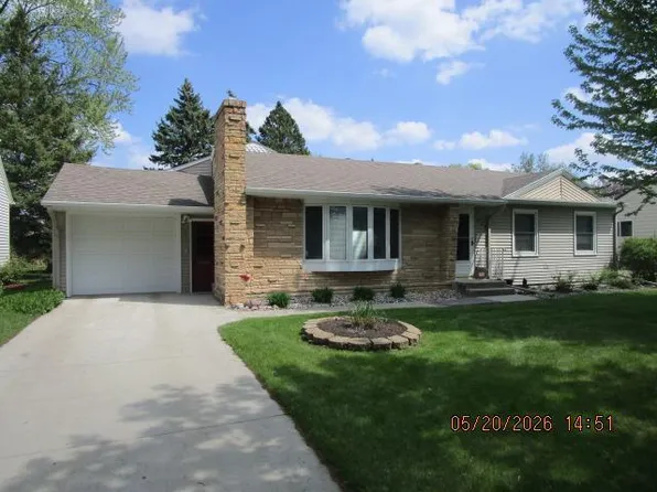 828 2nd St N, Wahpeton, ND 58075