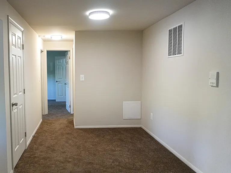Edmondson Park Apartments — Photo 13