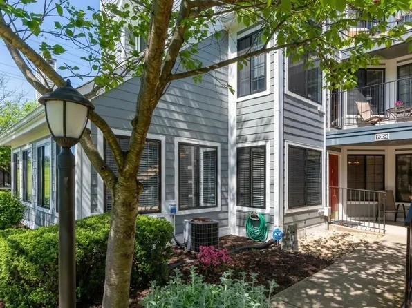 7004 Irwell Ln #12A, Alexandria, VA 22315