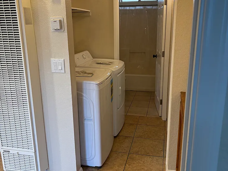 416 W Wilson Ave #B — Photo 2