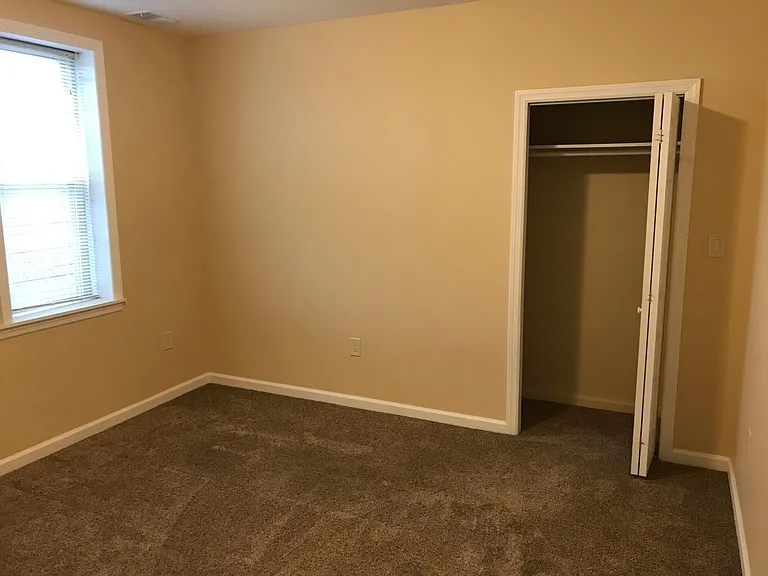 1258 Illinois Ave — Photo 8