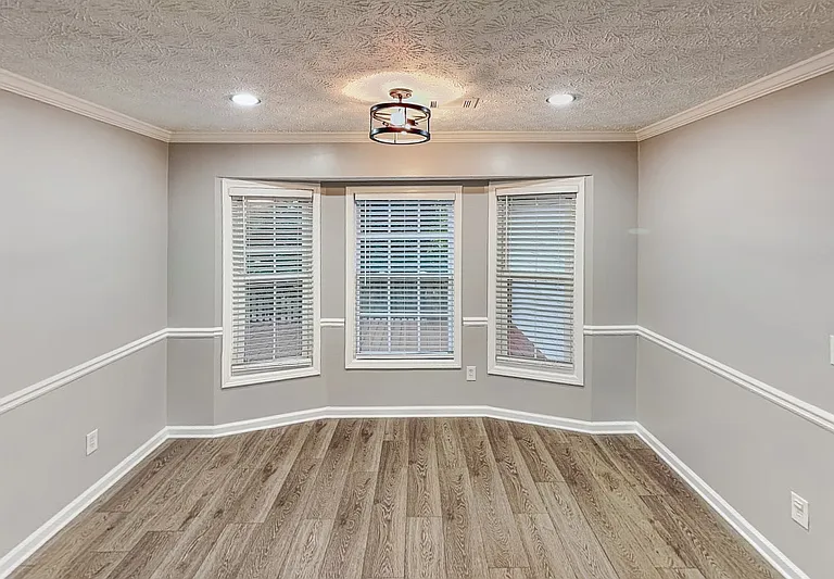 985 Crystal Water Dr — Photo 4