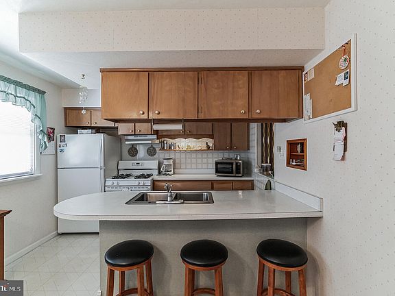 5th image of 722 Livezey Ln
