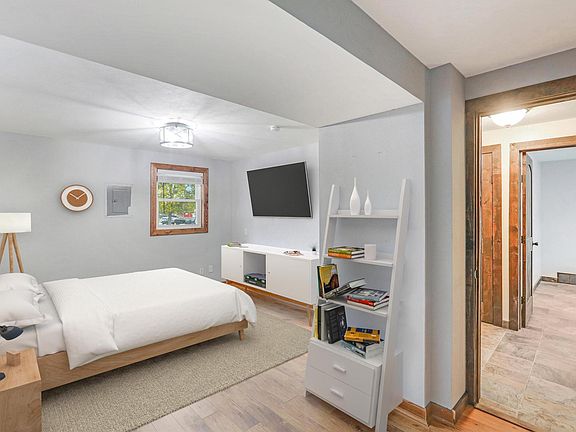 5th image of 304 13th St W