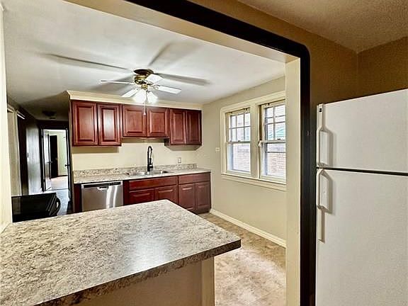 4th image of 293 Winspear Ave