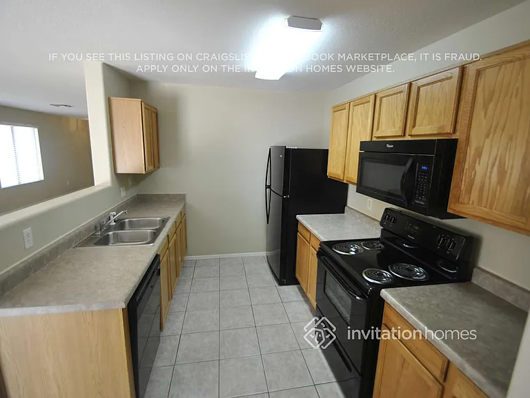 16085 W Adams St — Photo 3