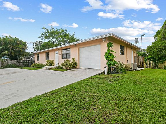 3rd image of 2634 Summit Boulevard
