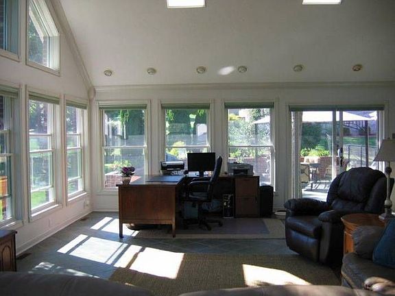 SUNROOM WITH OFFICE