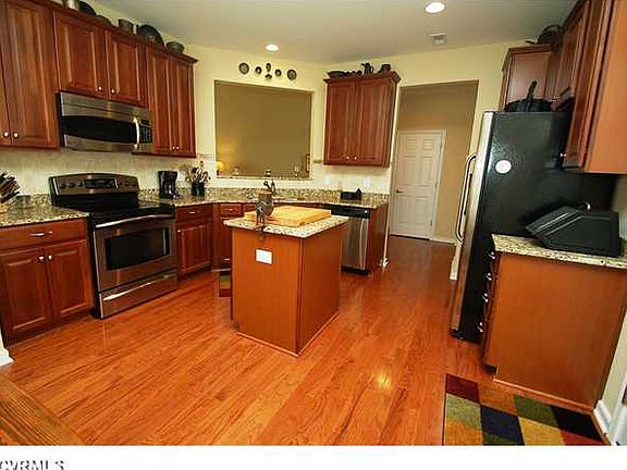 5th image of 547 Siena Ln