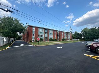 18 Hampton Rd #E5, New Brunswick, NJ 08901