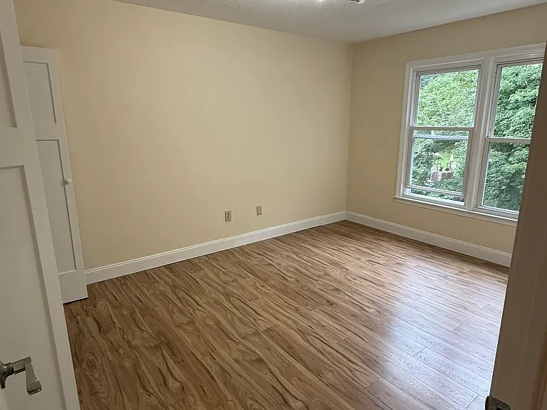 137 W Bridge St — Photo 10