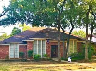614 Country Green Ln, Arlington, TX 76011