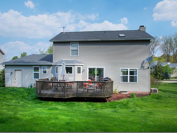 3rd image of 220 Baptist Cir